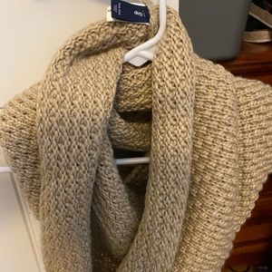Gap Cowl Neck Thick-knitted Sweater Scarf